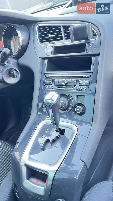 Микровэн Peugeot 5008 2015 в Черновцах