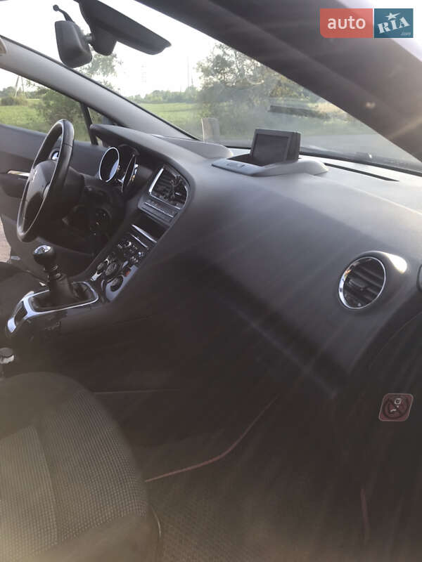 Мікровен Peugeot 5008 2011 в Кам'янці-Бузькій