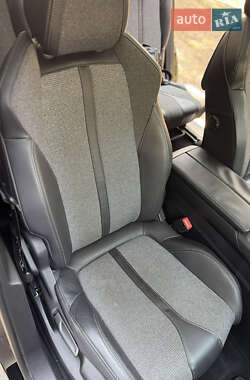 Позашляховик / Кросовер Peugeot 5008 2017 в Полтаві