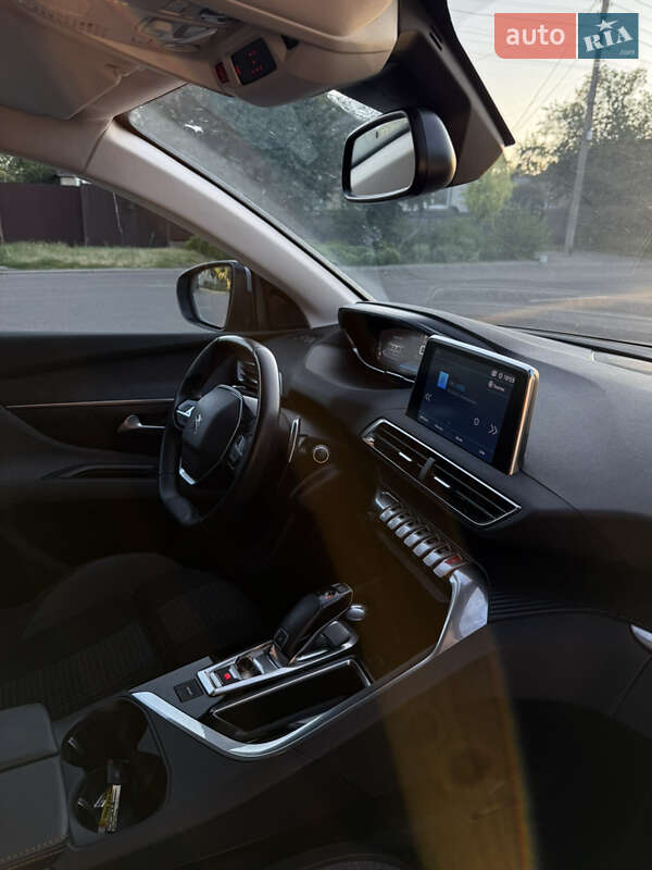 Внедорожник / Кроссовер Peugeot 5008 2020 в Черкассах
