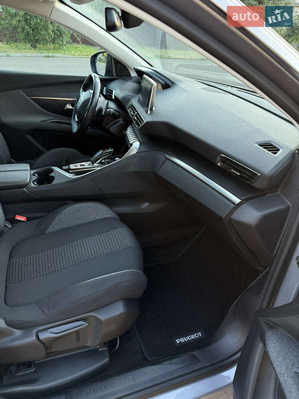 Внедорожник / Кроссовер Peugeot 5008 2020 в Черкассах
