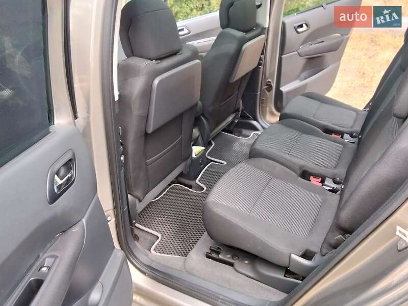 Микровэн Peugeot 5008 2011 в Днепре