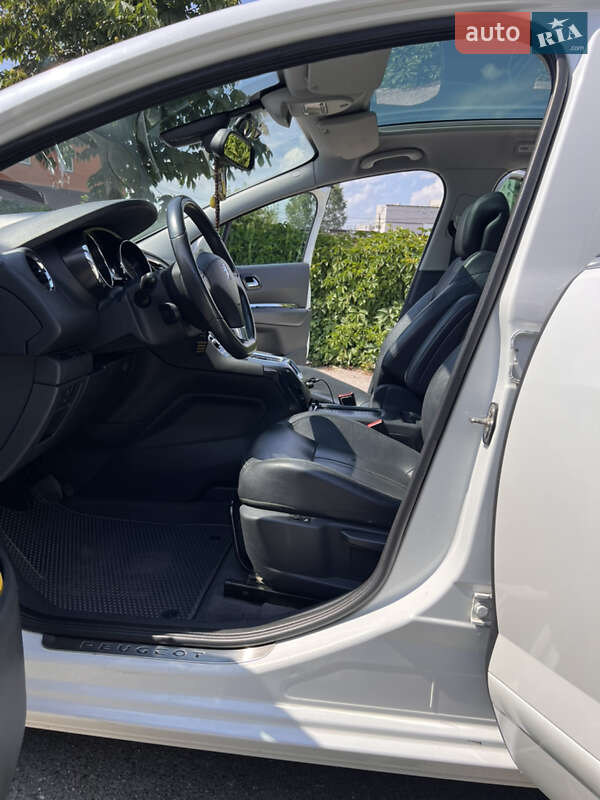 Мікровен Peugeot 5008 2011 в Вишневому