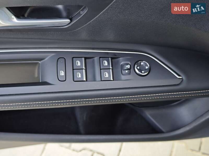 Позашляховик / Кросовер Peugeot 5008 2021 в Дубні