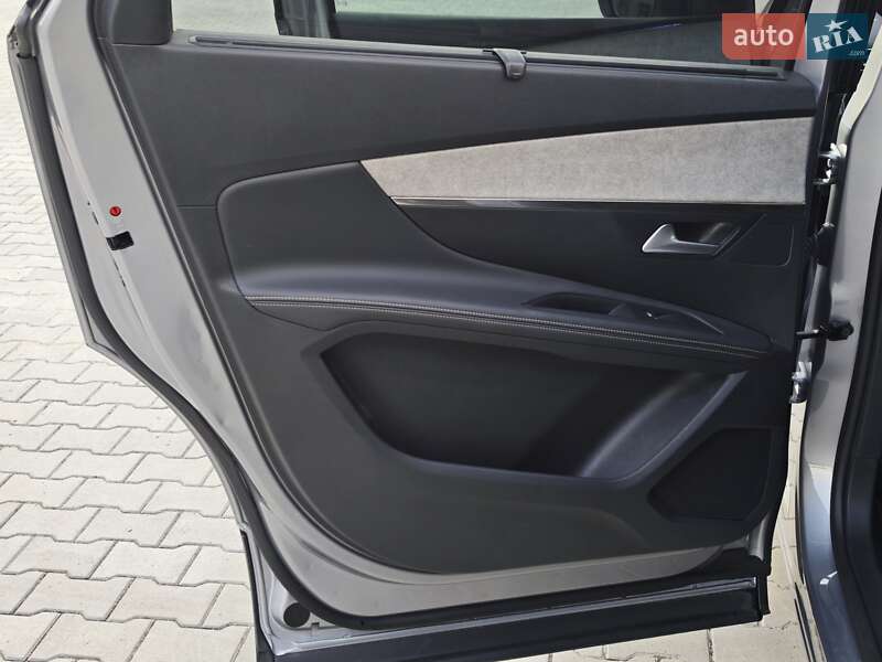 Позашляховик / Кросовер Peugeot 5008 2021 в Дубні