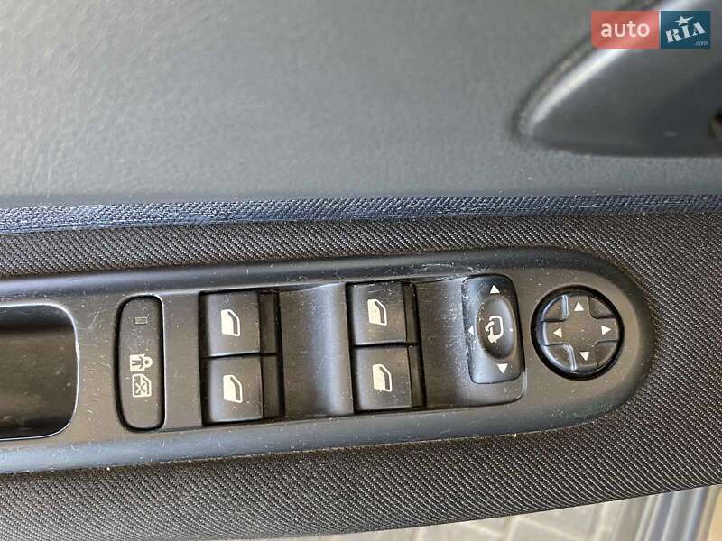 Микровэн Peugeot 5008 2011 в Николаеве