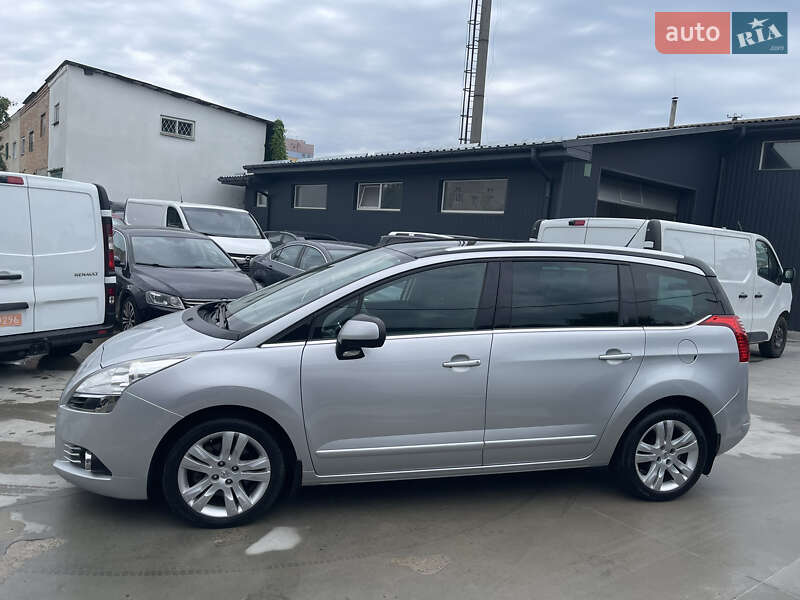 Peugeot 5008 2011
