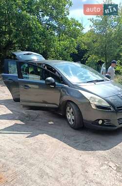 Микровэн Peugeot 5008 2010 в Олевске