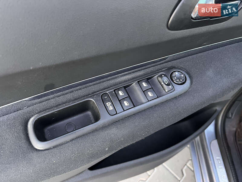 Мікровен Peugeot 5008 2011 в Луцьку