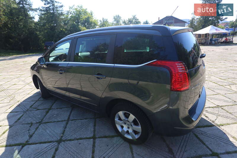 Мікровен Peugeot 5008 2013 в Косові