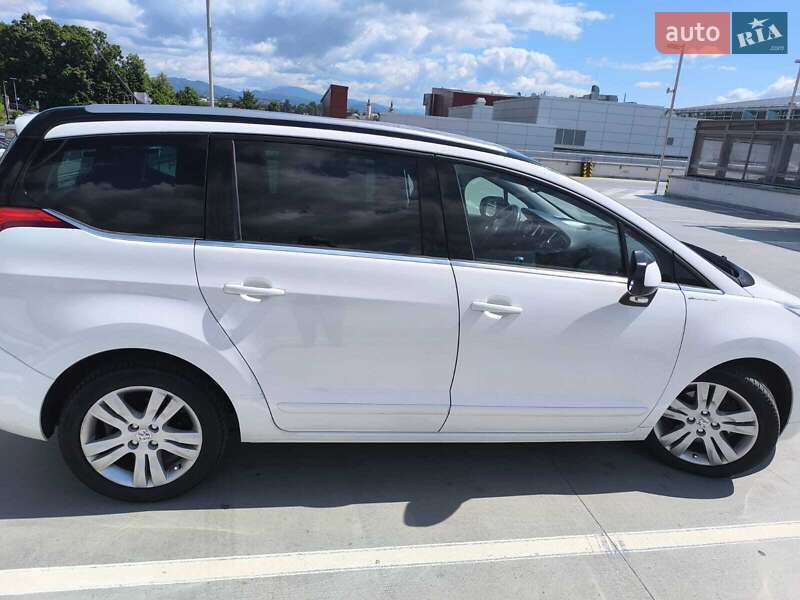 Микровэн Peugeot 5008 2012 в Арбузинке