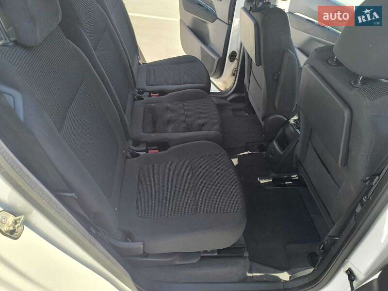 Микровэн Peugeot 5008 2012 в Арбузинке