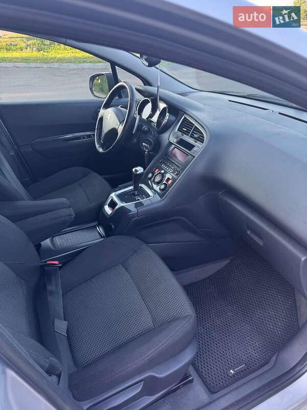 Мікровен Peugeot 5008 2010 в Дубні