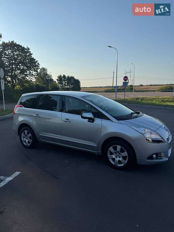 Мікровен Peugeot 5008 2010 в Дубні