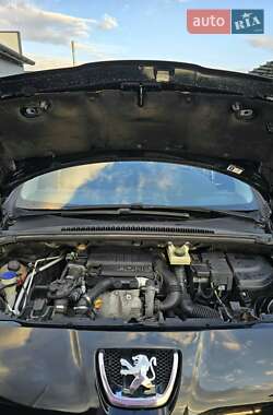 Микровэн Peugeot 5008 2010 в 