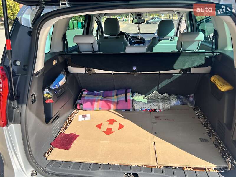 Мікровен Peugeot 5008 2010 в Южному