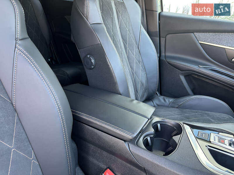 Позашляховик / Кросовер Peugeot 5008 2018 в Луцьку
