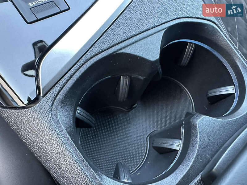 Позашляховик / Кросовер Peugeot 5008 2018 в Луцьку