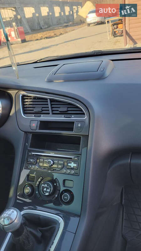 Микровэн Peugeot 5008 2010 в Калуше