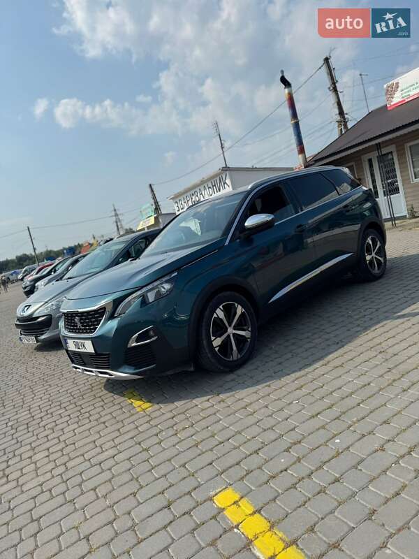 Внедорожник / Кроссовер Peugeot 5008 2017 в Кицмани