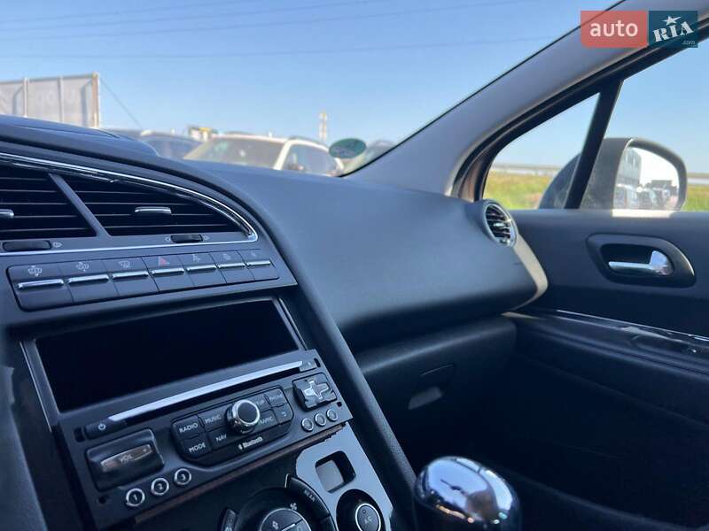 Микровэн Peugeot 5008 2014 в Львове