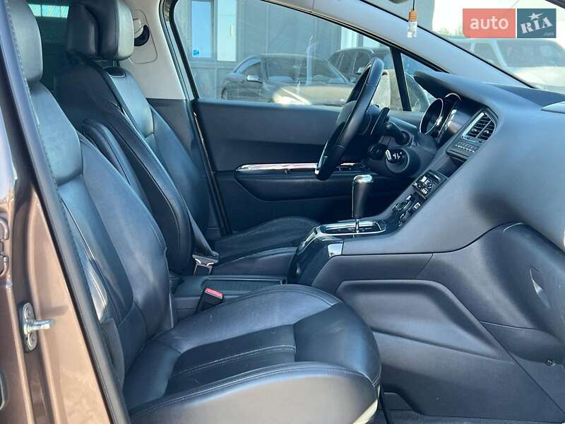 Микровэн Peugeot 5008 2014 в Львове