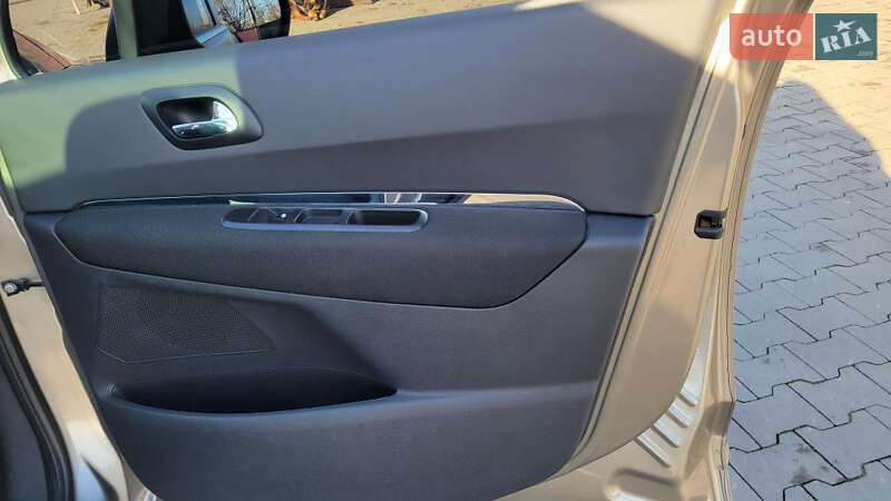 Микровэн Peugeot 5008 2010 в Калуше