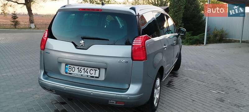 Микровэн Peugeot 5008 2015 в Тальном