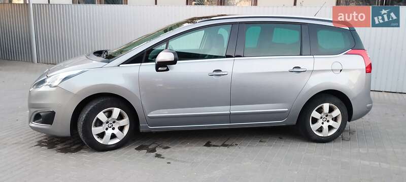 Микровэн Peugeot 5008 2015 в Тальном