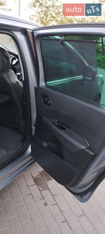 Микровэн Peugeot 5008 2015 в Тальном