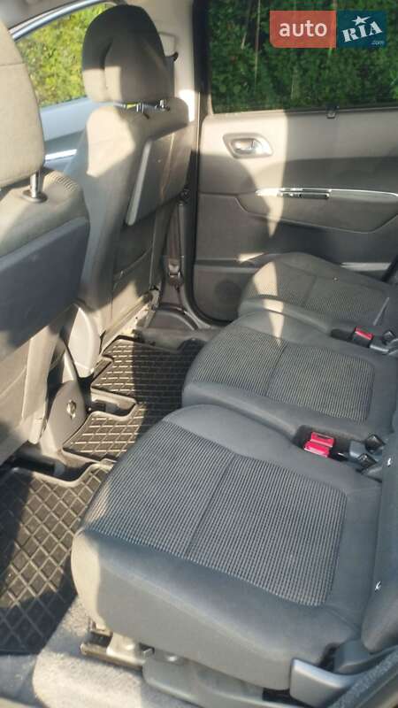 Мікровен Peugeot 5008 2014 в Стрию