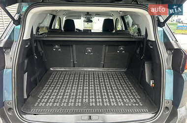 Внедорожник / Кроссовер Peugeot 5008 2017 в 