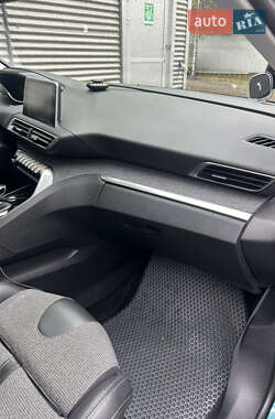 Внедорожник / Кроссовер Peugeot 5008 2017 в 