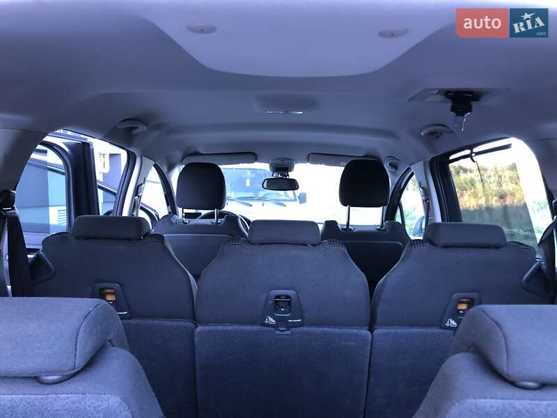 Микровэн Peugeot 5008 2014 в Львове