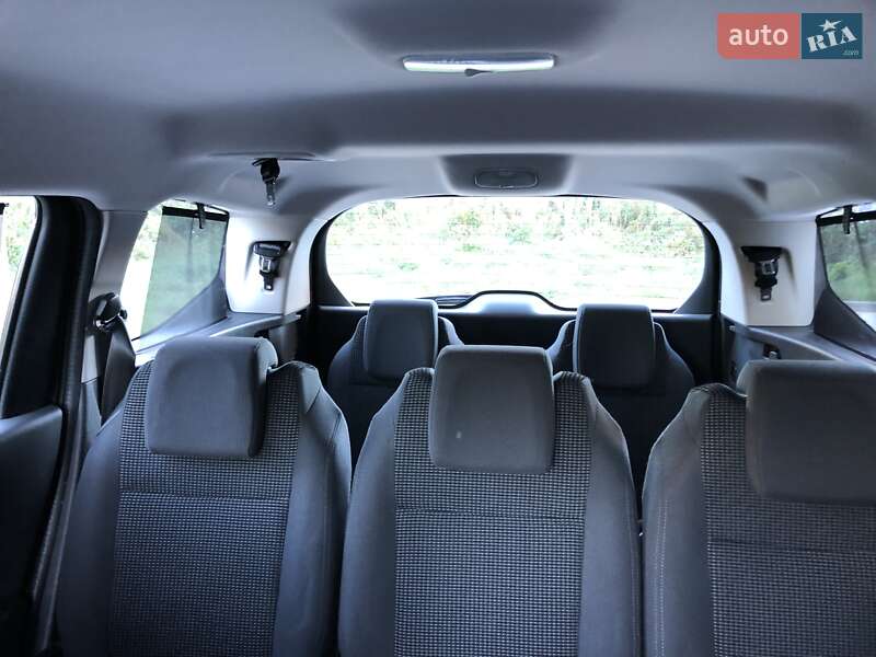Микровэн Peugeot 5008 2014 в Львове