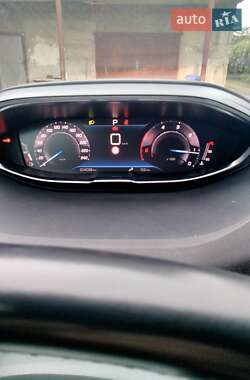 Внедорожник / Кроссовер Peugeot 5008 2021 в 