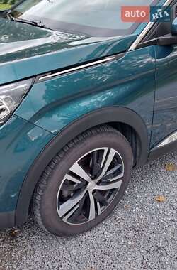 Позашляховик / Кросовер Peugeot 5008 2019 в 