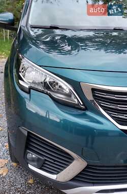 Позашляховик / Кросовер Peugeot 5008 2019 в 