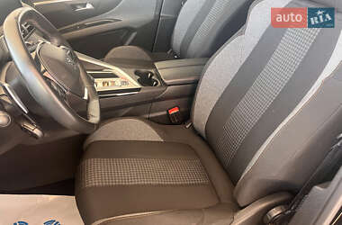 Внедорожник / Кроссовер Peugeot 5008 2019 в 