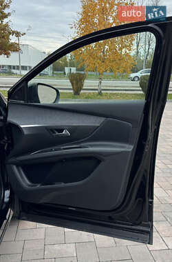 Внедорожник / Кроссовер Peugeot 5008 2020 в 