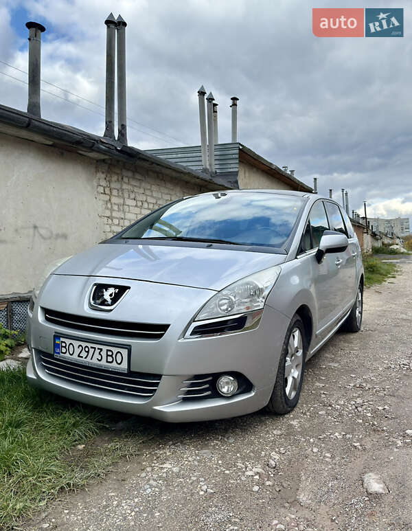 Peugeot 5008 2012