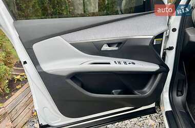 Внедорожник / Кроссовер Peugeot 5008 2017 в 