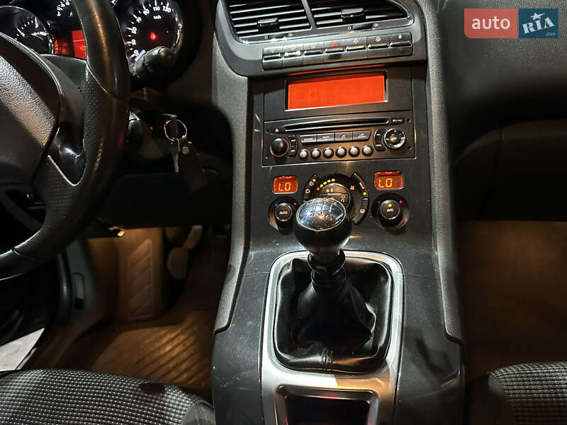 Мікровен Peugeot 5008 2010 в Києві