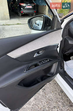 Внедорожник / Кроссовер Peugeot 5008 2022 в 