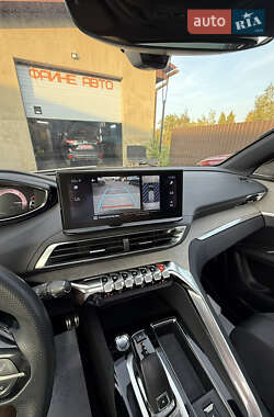 Внедорожник / Кроссовер Peugeot 5008 2022 в 