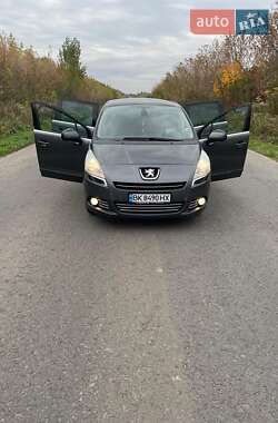 Микровэн Peugeot 5008 2010 в Ровно