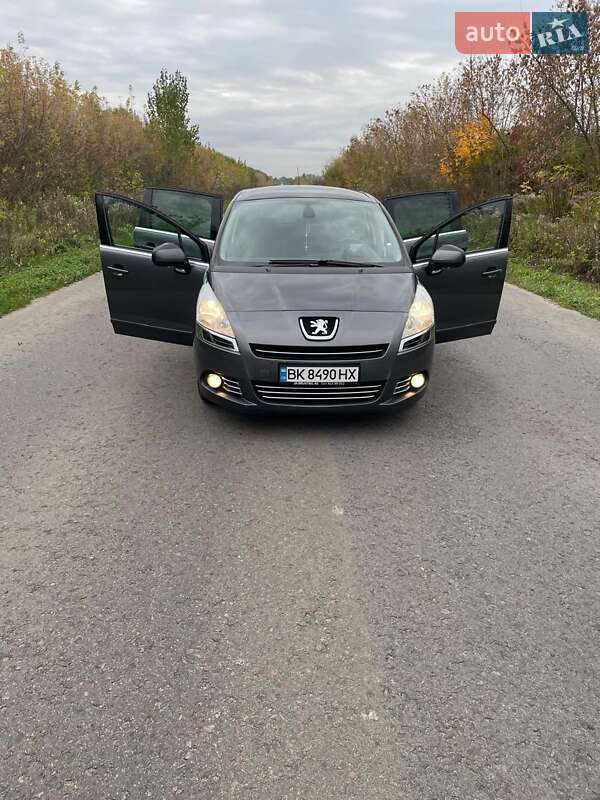 Микровэн Peugeot 5008 2010 в 