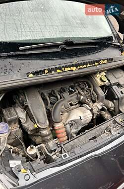 Микровэн Peugeot 5008 2013 в 