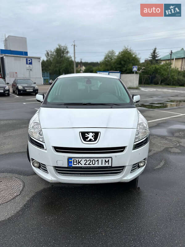 Микровэн Peugeot 5008 2011 в 