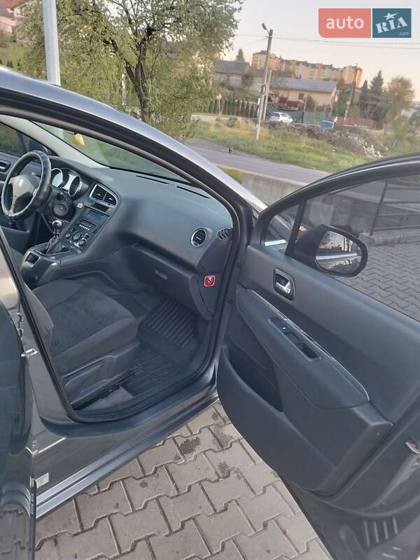 Микровэн Peugeot 5008 2013 в Львове